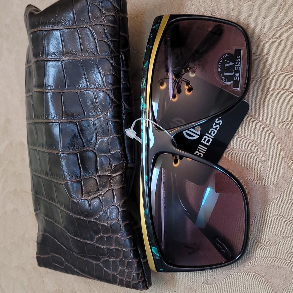 NWT VINTAGE BILL BLASS SUNGLASSES WITH CASE